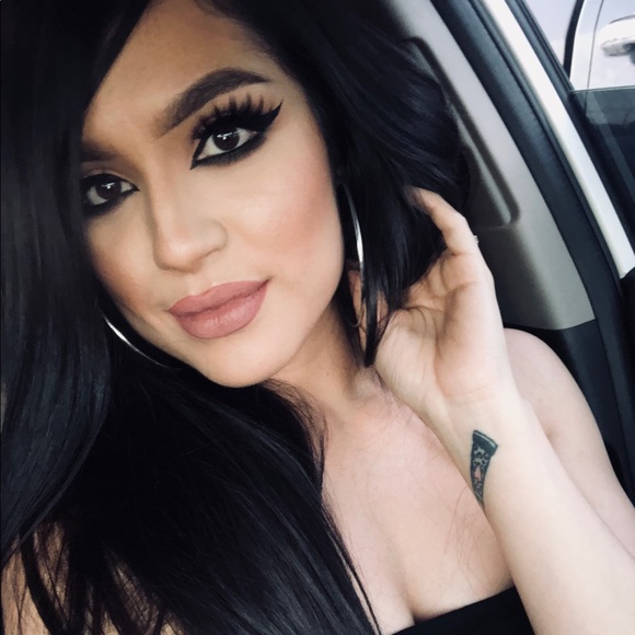 Meet your Posher, Arisbeth - Picture 1 of 1